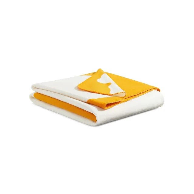 Maple Leaf Polar Fleece Throw 3 Maple Leaf Polar Fleece Throw - Image 3