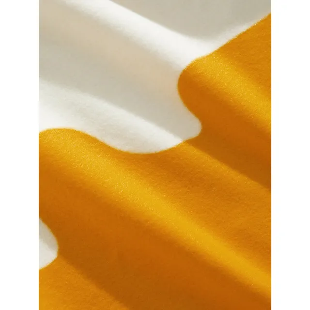 Maple Leaf Polar Fleece Throw 5 Maple Leaf Polar Fleece Throw - Image 5