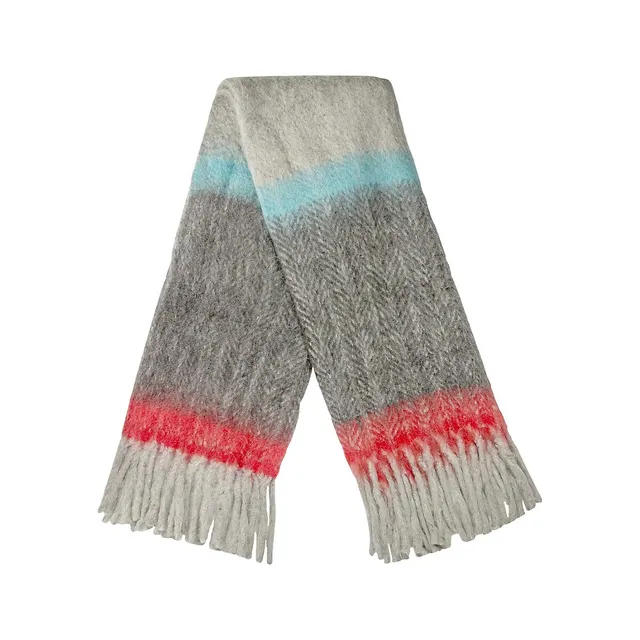 Macer Garrow Throw 1 Macer Garrow Throw